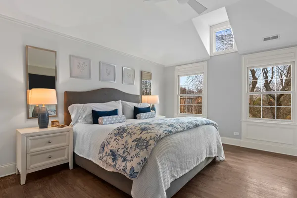 $2,100,000 | 1045 Woodlawn Road, Glenview, IL 60025