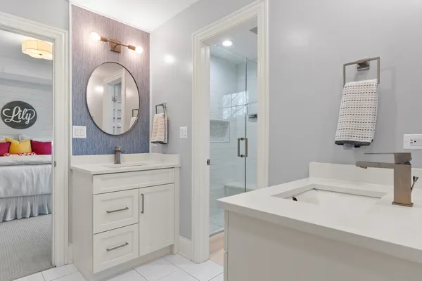 $2,100,000 | 1045 Woodlawn Road, Glenview, IL 60025