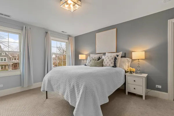 $2,100,000 | 1045 Woodlawn Road, Glenview, IL 60025