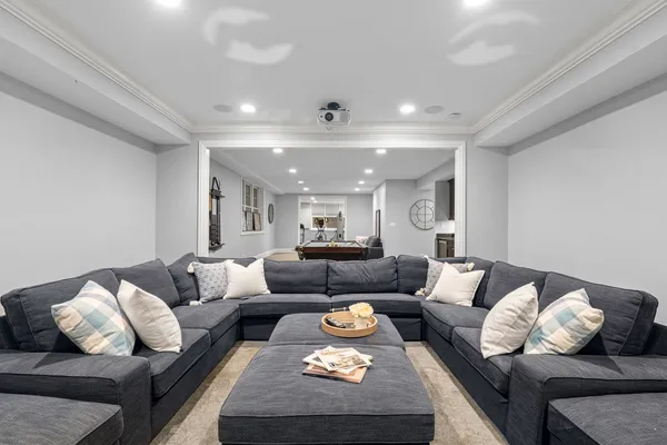 $2,100,000 | 1045 Woodlawn Road, Glenview, IL 60025