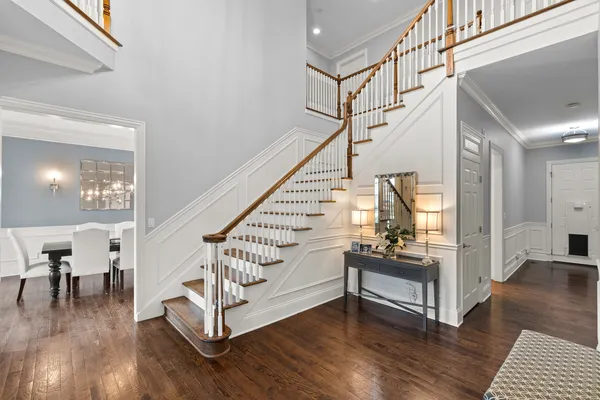 $2,100,000 | 1045 Woodlawn Road, Glenview, IL 60025