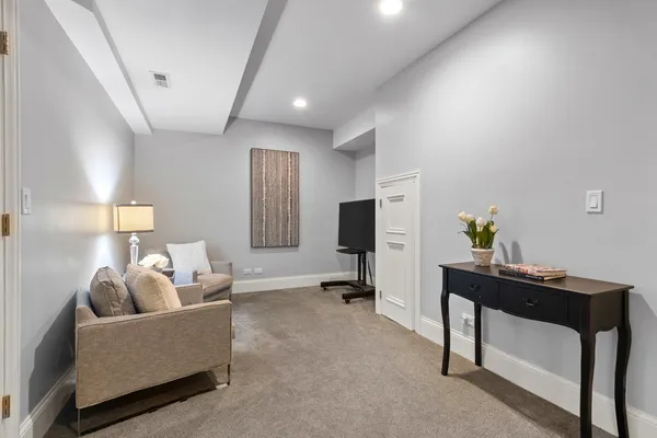 $2,100,000 | 1045 Woodlawn Road, Glenview, IL 60025