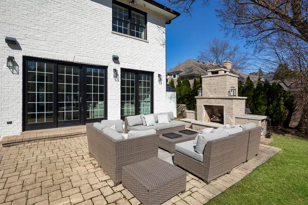 $2,100,000 | 1045 Woodlawn Road, Glenview, IL 60025