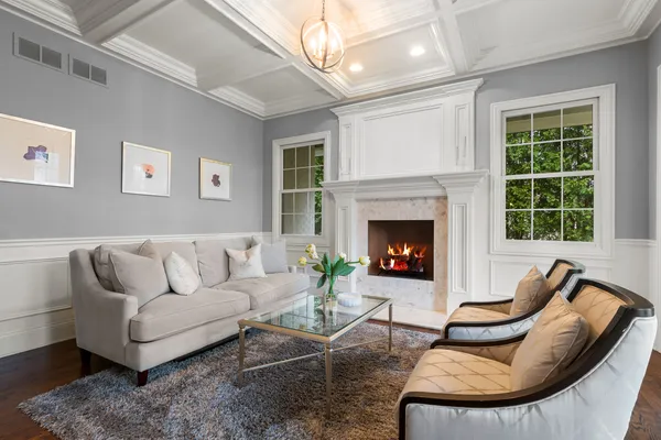 $2,100,000 | 1045 Woodlawn Road, Glenview, IL 60025