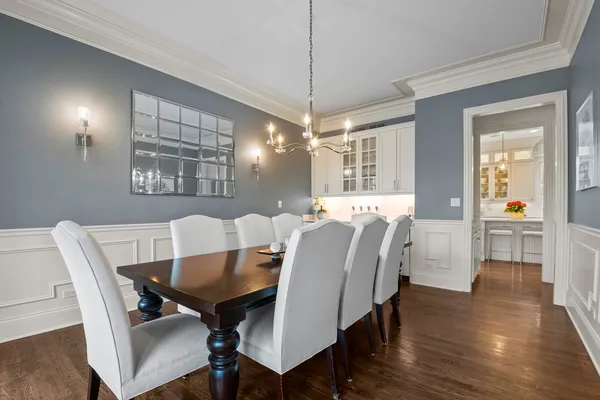 $2,100,000 | 1045 Woodlawn Road, Glenview, IL 60025
