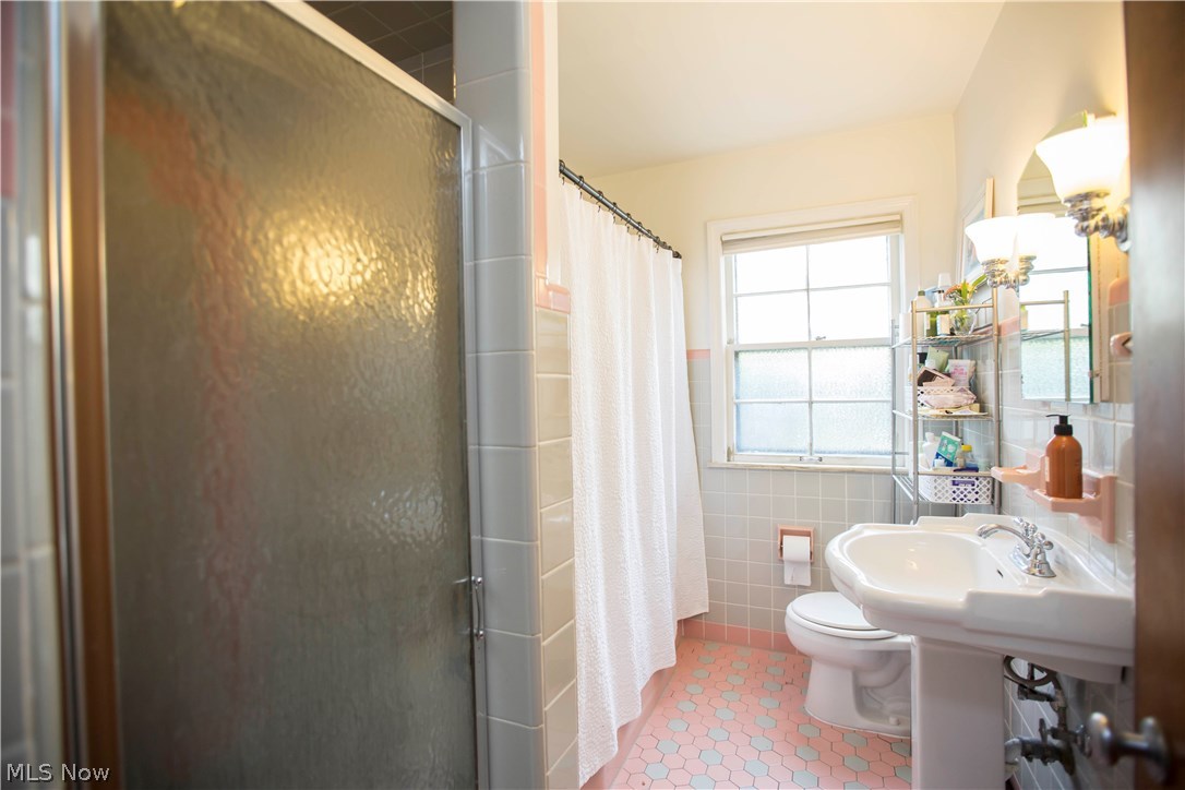 2332 Ashurst Road Cleveland, OH 44118 - Photo 10 of 21