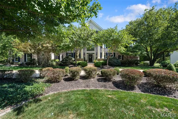 $1,370,000 | 17702 Horse Creek Court, Chesterfield, MO 63005