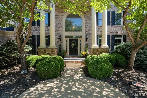 $1,370,000 | 17702 Horse Creek Court, Chesterfield, MO 63005