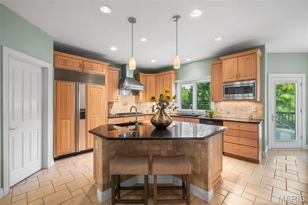 $1,370,000 | 17702 Horse Creek Court, Chesterfield, MO 63005