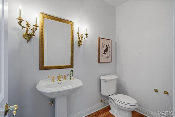 $1,370,000 | 17702 Horse Creek Court, Chesterfield, MO 63005