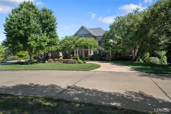 $1,370,000 | 17702 Horse Creek Court, Chesterfield, MO 63005