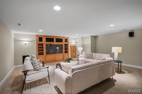 $1,370,000 | 17702 Horse Creek Court, Chesterfield, MO 63005