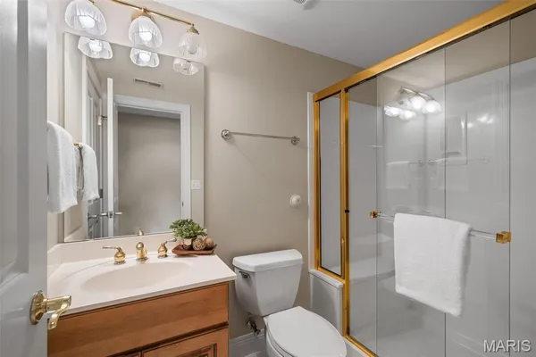 $1,370,000 | 17702 Horse Creek Court, Chesterfield, MO 63005