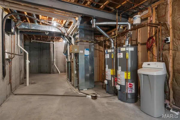 $1,370,000 | 17702 Horse Creek Court, Chesterfield, MO 63005