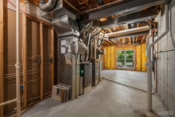 $1,370,000 | 17702 Horse Creek Court, Chesterfield, MO 63005