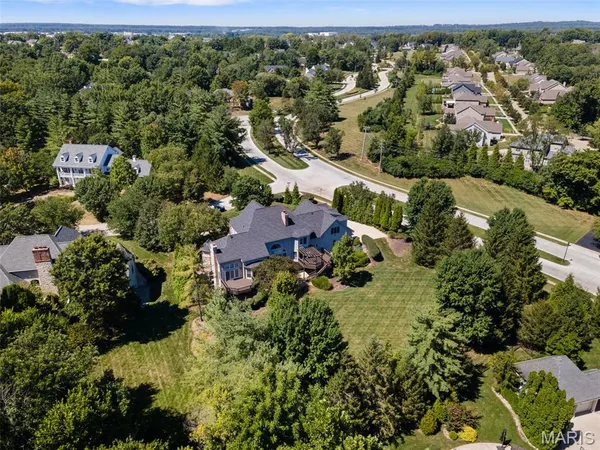 $1,370,000 | 17702 Horse Creek Court, Chesterfield, MO 63005