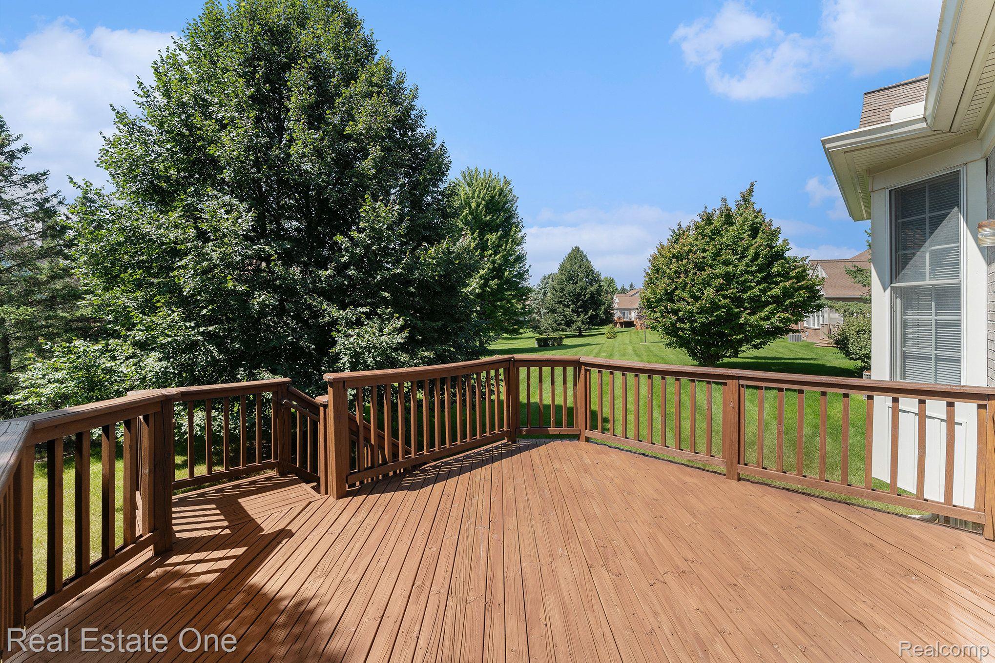 1689 Maple Creek Court Rochester, MI 48306 - Photo 3 of 25 WELL MAINTAINED DECK!