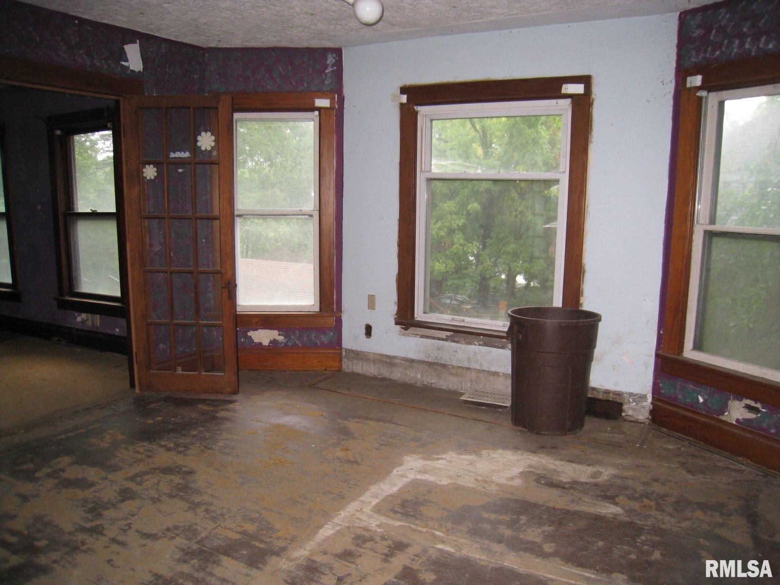 926 43rd Street Rock Island, IL 61201 - Photo 11 of 34