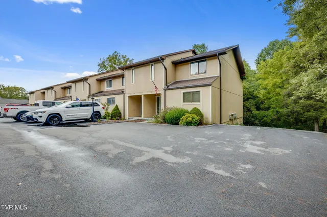 $205,000 | 605 Redstone Drive, Unit 28, Bristol, TN 37620