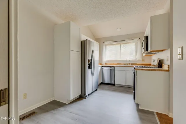 $205,000 | 605 Redstone Drive, Unit 28, Bristol, TN 37620