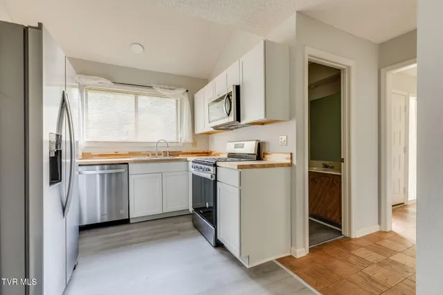 $205,000 | 605 Redstone Drive, Unit 28, Bristol, TN 37620