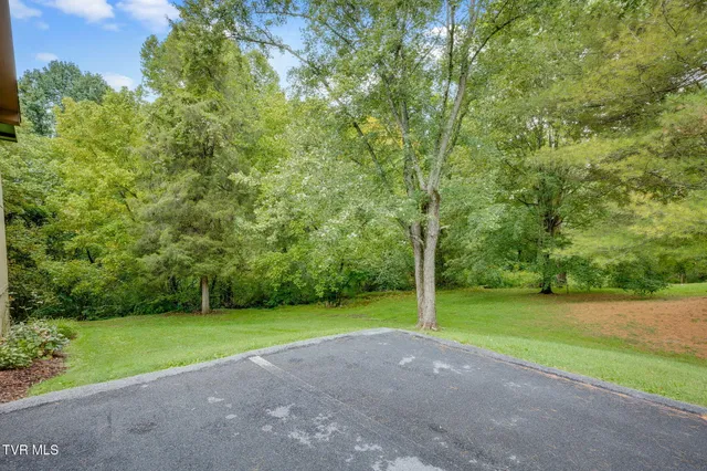 $205,000 | 605 Redstone Drive, Unit 28, Bristol, TN 37620