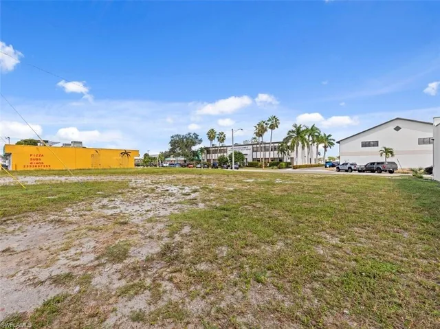 $599,900 | 4710 Southeast 9th Place, Cape Coral, FL 33904