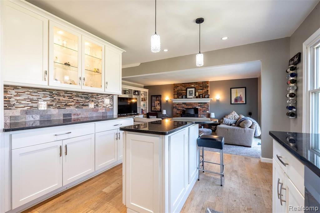 695 Lake Forest Road Rochester Hills, MI 48309 - Photo 14 of 47