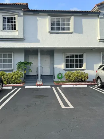 $3,200 | 8240 Northwest 10th Street, Unit 10, Miami, FL 33126