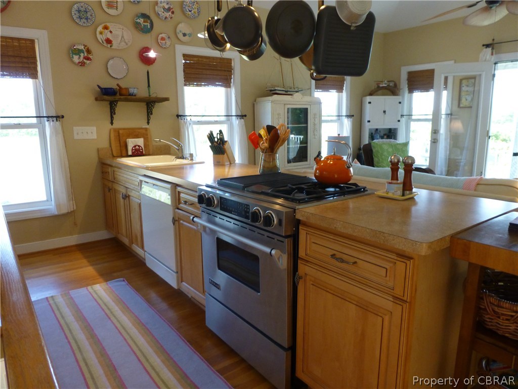 864 Mill Wharf Road Wake, VA 23176 - Photo 31 of 31 Kitchen with Jennair range, open floor plan