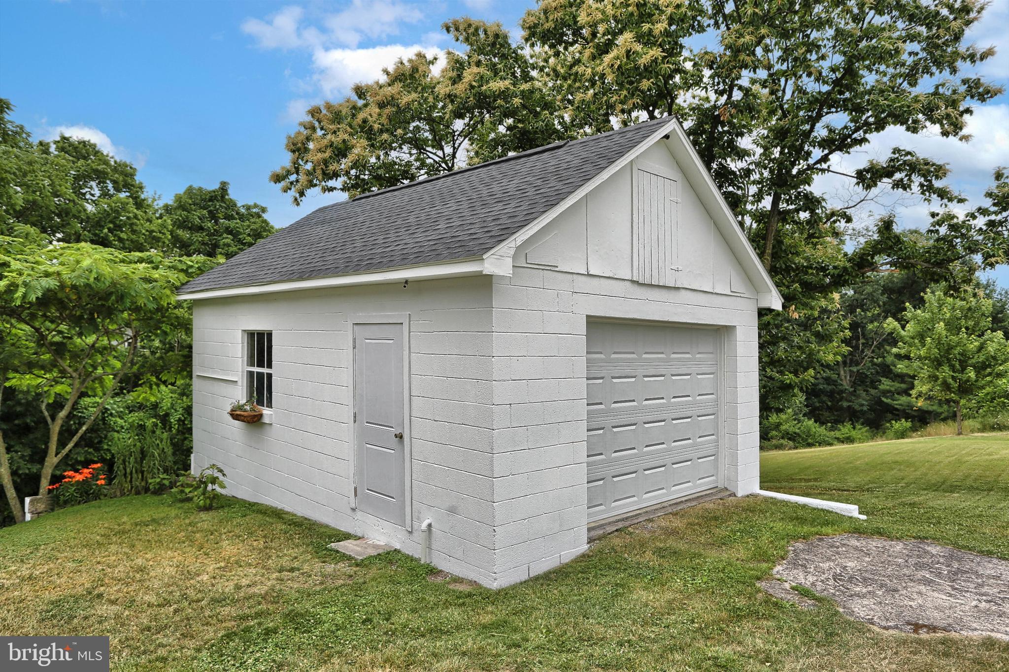 10 Ridge Avenue Carlisle, PA 17013 - Photo 4 of 32 Gallery Image 4