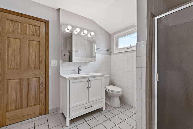1736 Evergreen Lane Park Ridge, IL 60068 - Photo 20 of 37 a bathroom with a sink toilet and shower