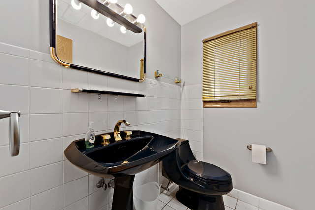 1736 Evergreen Lane Park Ridge, IL 60068 - Photo 28 of 37 a bathroom with a sink a mirror and a toilet