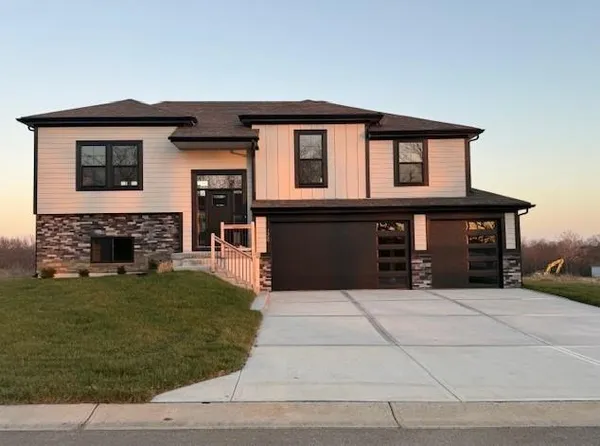 $389,000 | 1329 North Holland Drive, Independence, MO 64056