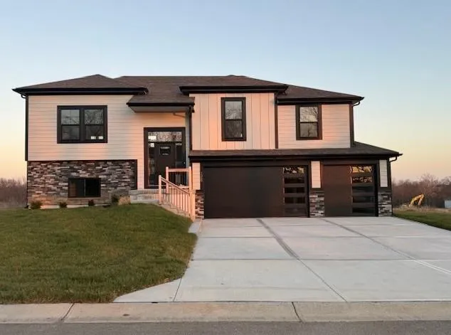 $389,000 | 1329 North Holland Drive, Independence, MO 64056