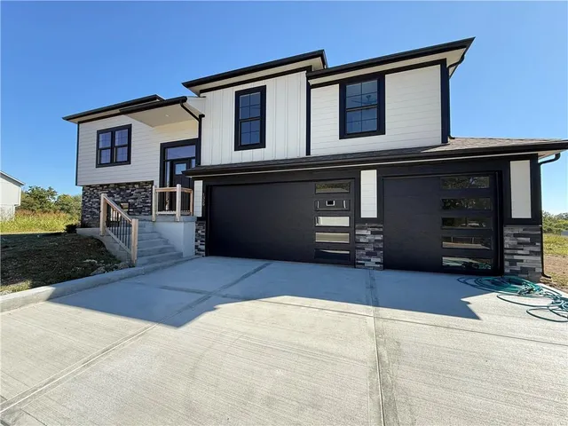 $394,000 | 1329 North Holland Drive, Independence, MO 64056