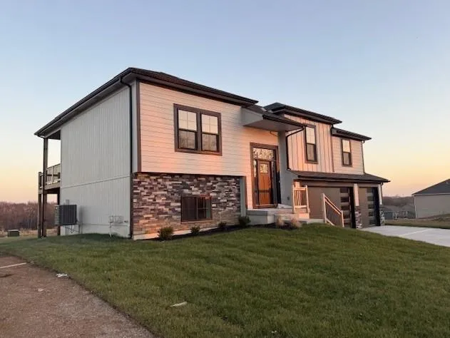 $389,000 | 1329 North Holland Drive, Independence, MO 64056