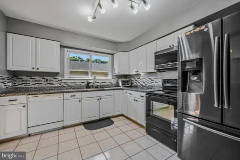 $390,000 | 34 Robert Oakes Drive, Newark, DE 19713