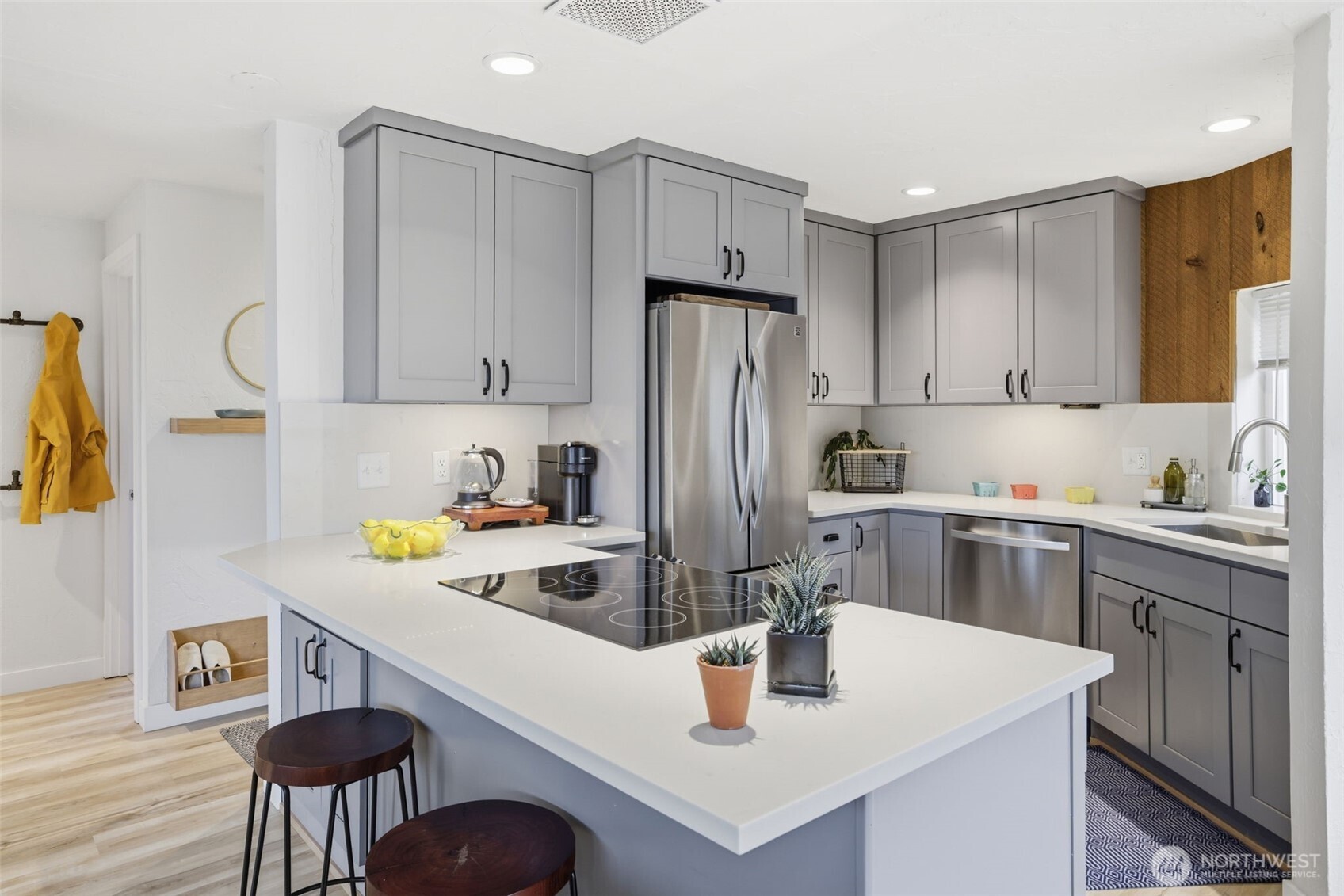 5642 California Avenue Southwest, Unit 3 Seattle, WA 98136 - Photo 9 of 28