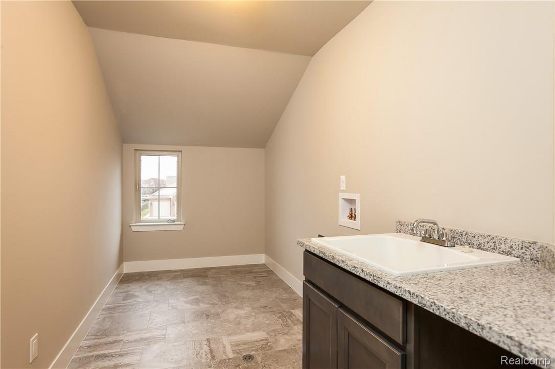 22366 Brantingham Road Macomb, MI 48044 - Photo 22 of 41 022-3644861-large.jpg