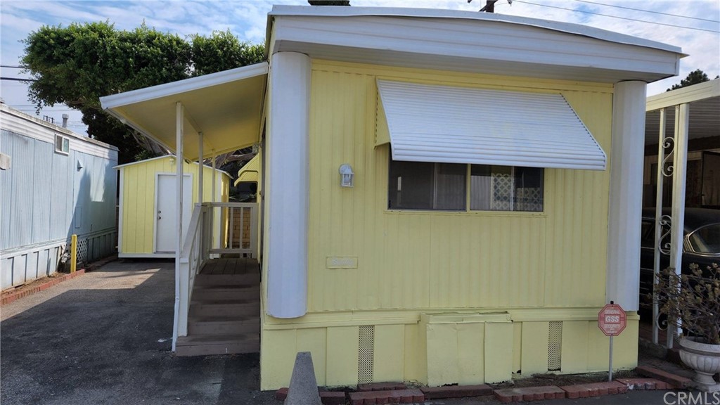 a view of a house with a garage