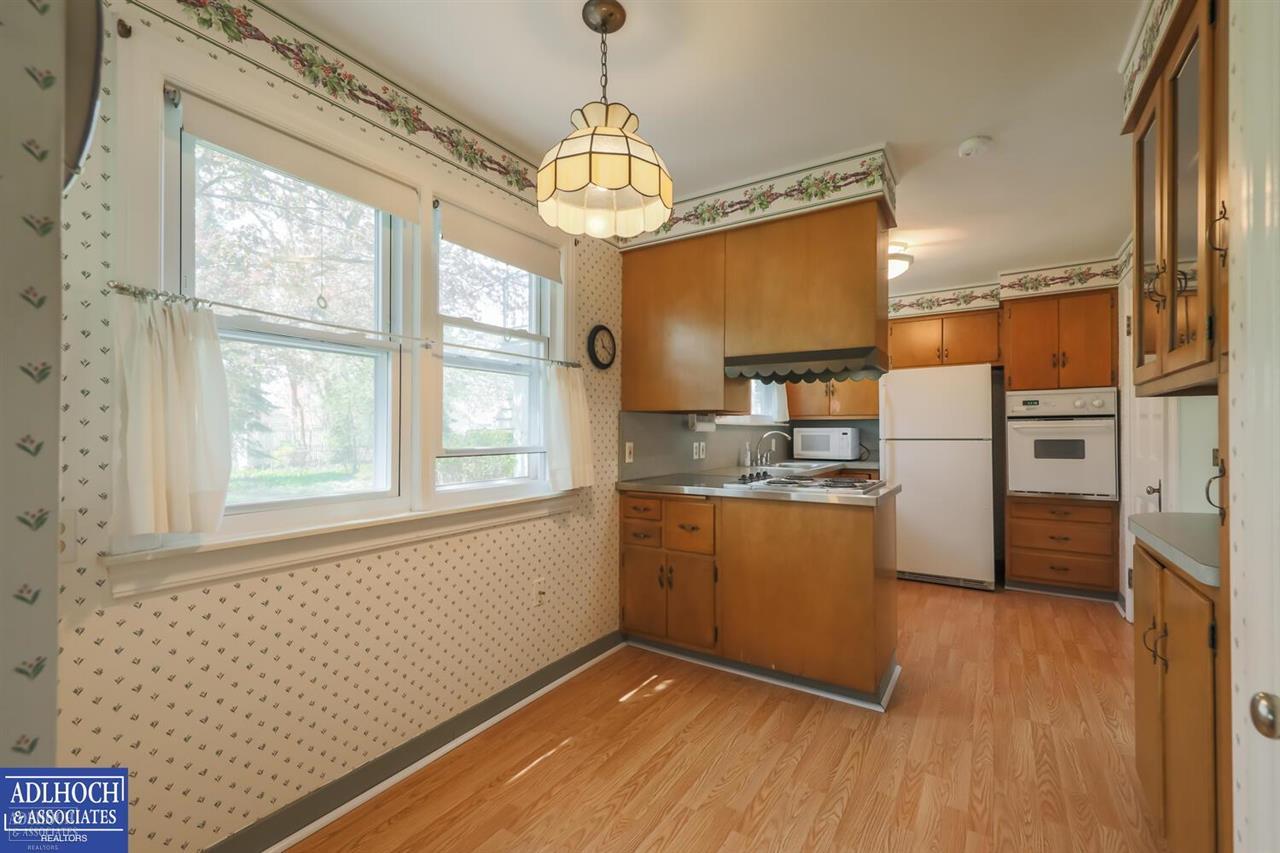 1395 Hampton Road Grosse Pointe Woods, MI 48236 - Photo 14 of 29