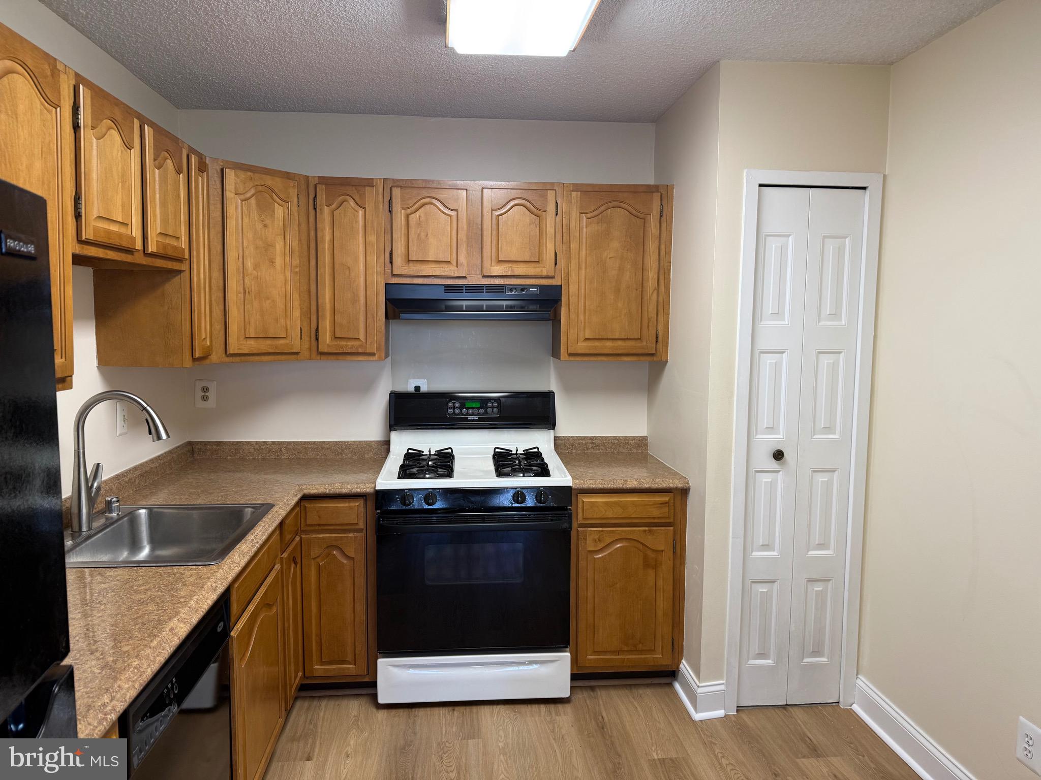 5225 Pooks Hill Road, Unit 724N Bethesda, MD 20814 - Photo 3 of 28