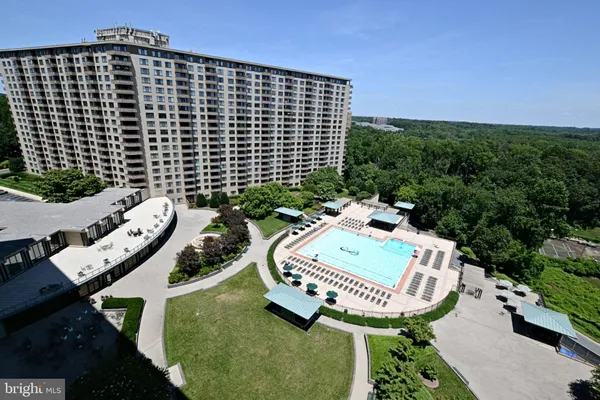 $2,000 | 5225 Pooks Hill Road, Unit 724N, Bethesda, MD 20814