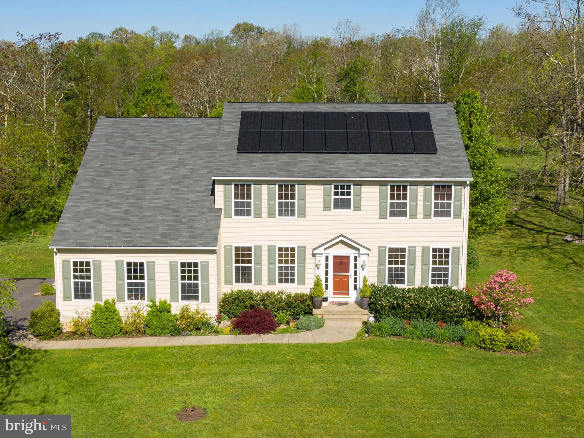 5 bed, 3.5 bath home on 2.5 ac with no HOA!