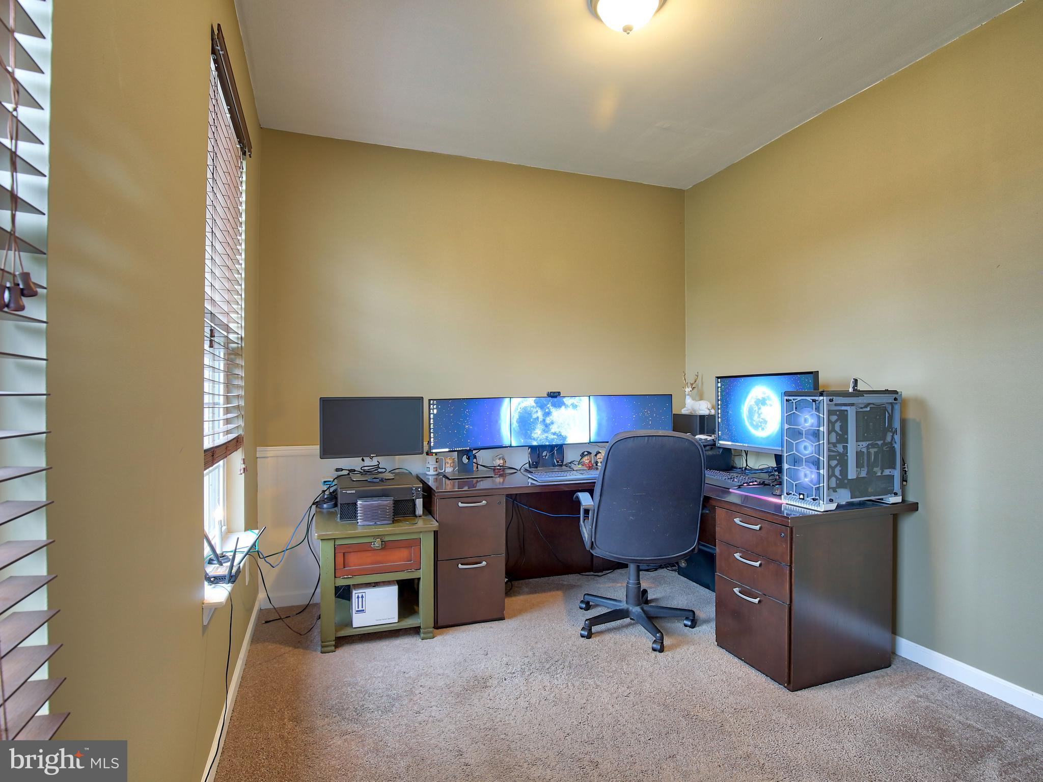147 Wright Road Winchester, VA 22603 - Photo 41 of 89 Office on main level