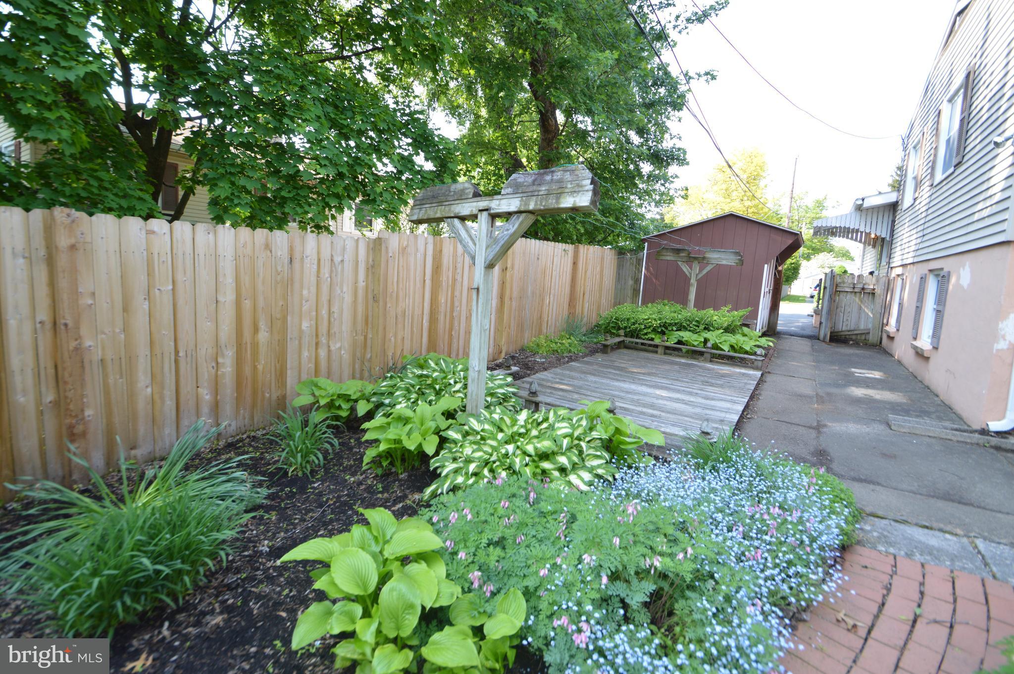 505 Spring Avenue Lititz, PA 17543 - Photo 3 of 18