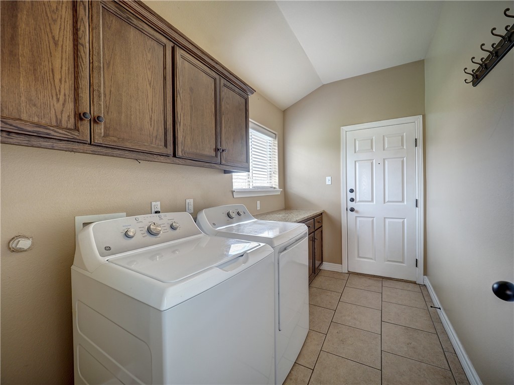1125 Fallow Lane Corpus Christi, TX 78418 - Photo 12 of 32 Laundry room/ Garage door