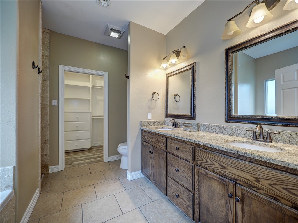 1125 Fallow Lane Corpus Christi, TX 78418 - Photo 20 of 32 Primary Bathroom