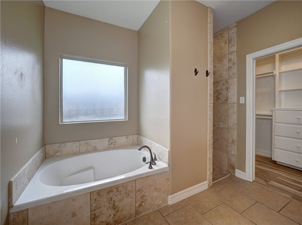 1125 Fallow Lane Corpus Christi, TX 78418 - Photo 22 of 32 Primary Bathroom